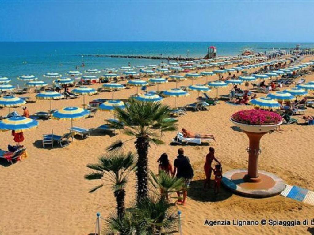 Lignano Riviera With Fireplace & Air Conditioning ลินญาโน ซับเบียโดโร ภายนอก รูปภาพ